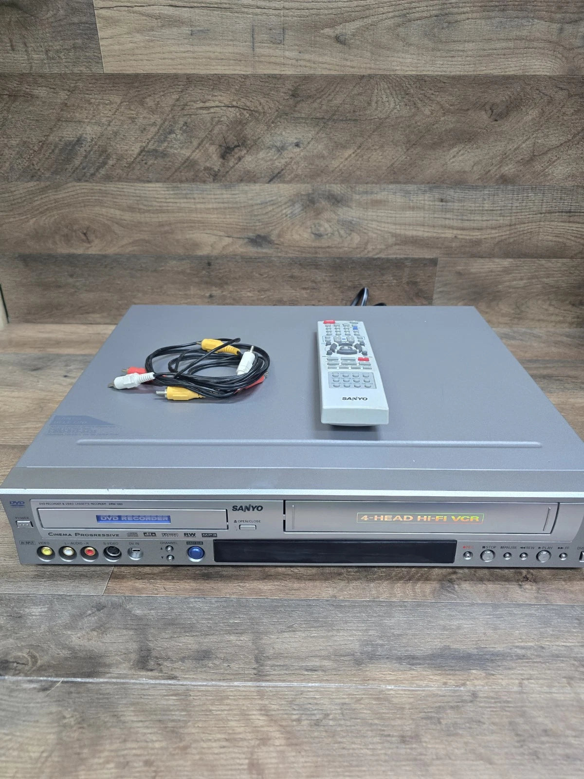 SANYO DRW-1000 DVD/VCR Recorder With Remote Tested / Working